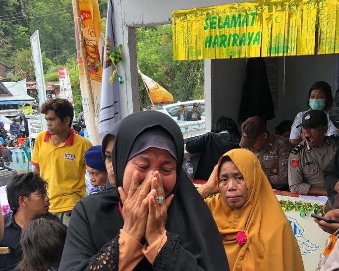 Ciuman Terakhir Irvan ke Ibunda yang Larang Berkapal ke Danau Toba