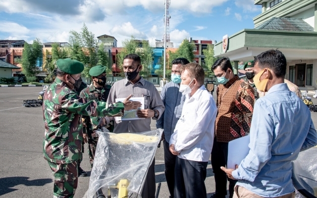 Pangdam XVI/Pattimura Serahkan 20 Unit Handtraktor Bantuan Presiden RI