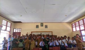 Bentuk Kepedulian TNI: Satgas Yonif 310/KK Sosialisasi Kesehatan di Wilayah Perbatasan TNI, Satgas Yonif 310/KK, wilayah perbatasan, bentuk kepedulian, sosialisasi kesehatan, meningkatkan kesadaran kesehatan